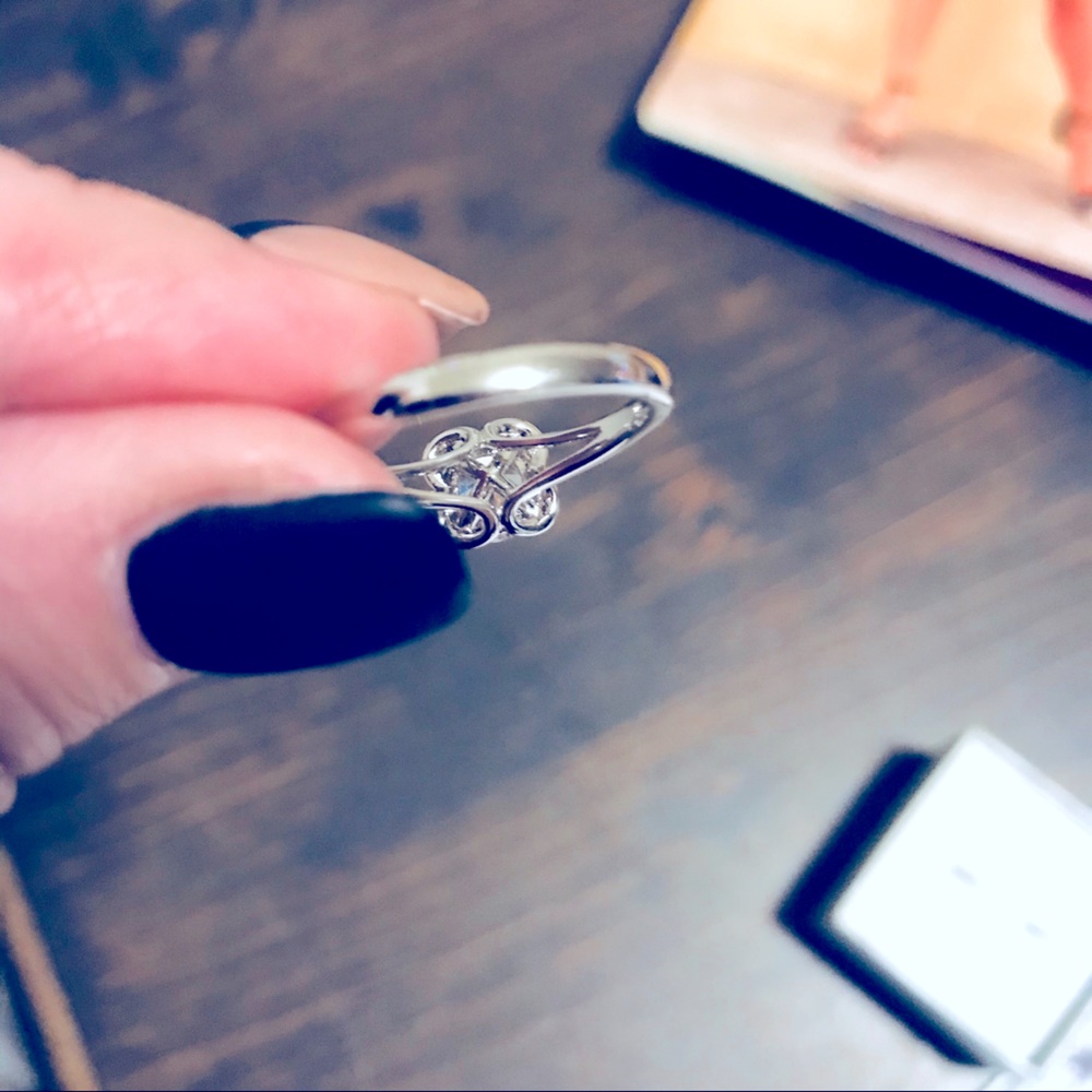 💍Glam Round Cushioned CZ Diamond Silver Ring 8💎 - Picture 13 of 16